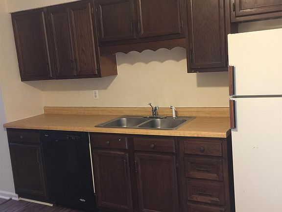 3rd image of 7514 Falling Leaves Cir APT B