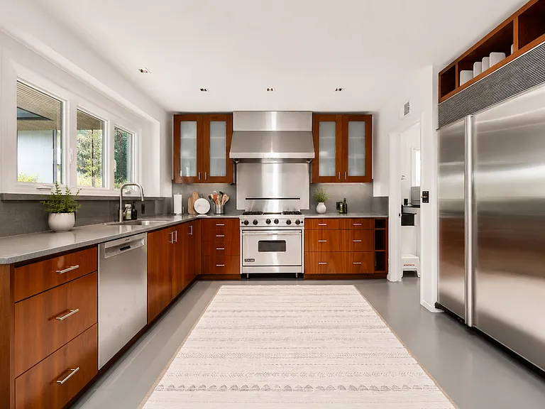 9410 Eden Dr — Photo 15