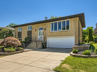 15220 Linden Dr, Oak Forest, IL 60452