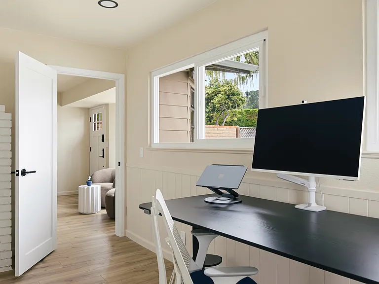 Private ocean-view office (Pic 5)