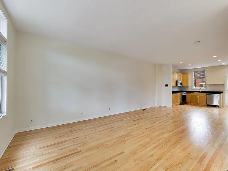 1806 W Argyle St #G — Photo 3