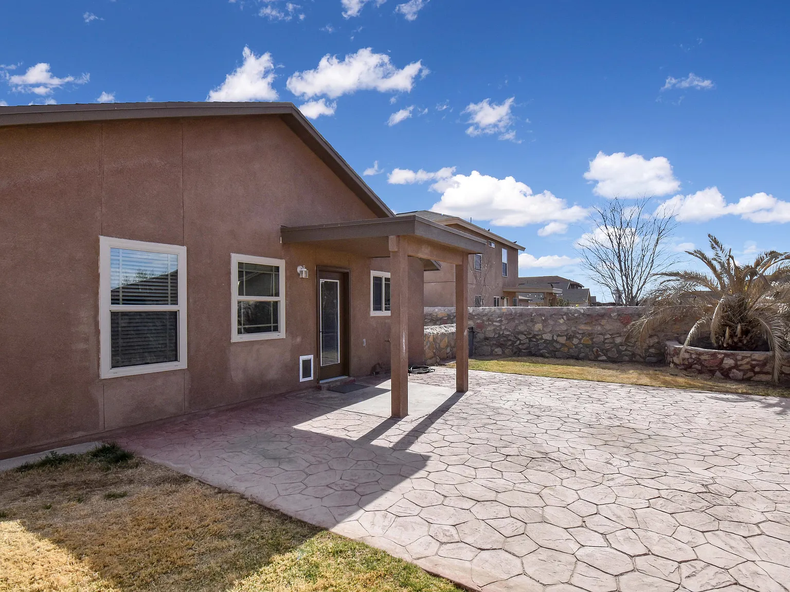 3 bed, 2.0 bath, 1124 sqft, $1,650 — Photo 2