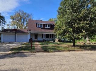 704 E 2nd St, Ellsworth, KS 67439