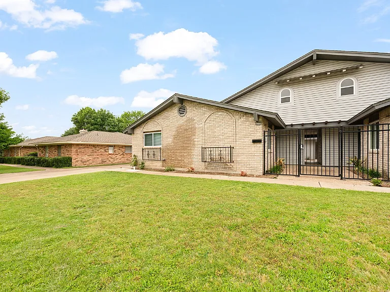 4310 Gorman Dr — Photo 2