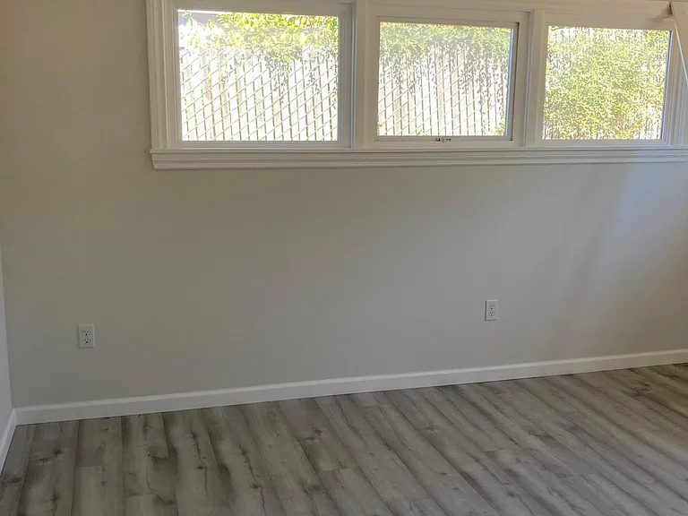 1327 N Fir St — Photo 8