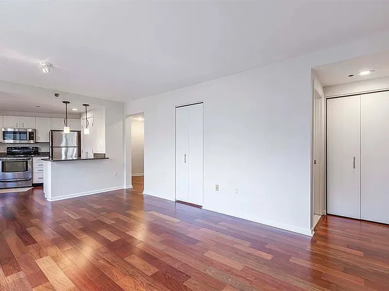 1 bed, 1.0 bath, $2,161 — Photo 2