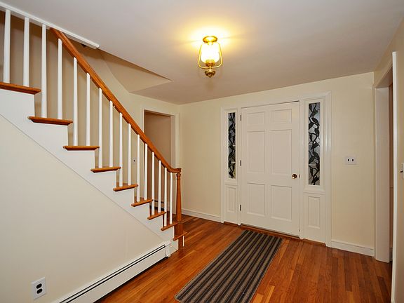 4th image of 7 Greenwood Ln