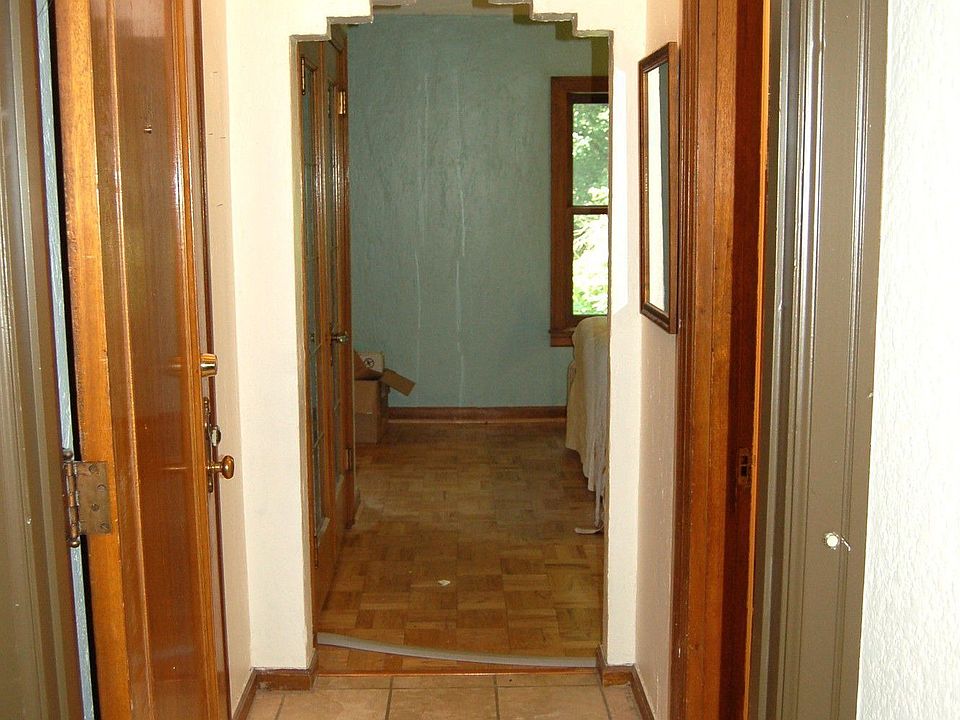 Entry w/ Ziggeraut Arch