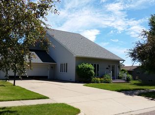 195 McIntosh Rd E, La Crescent, MN 55947