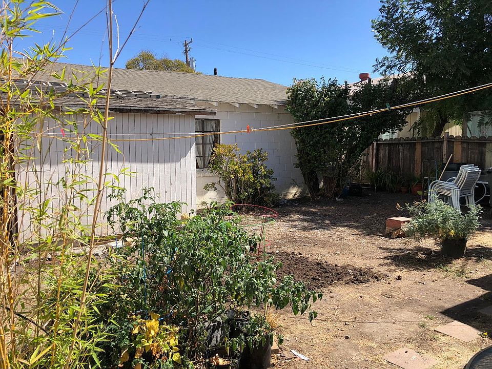 2nd image of 2926 Crocker Ave