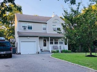 5 W Birch St, Islip, NY 11751