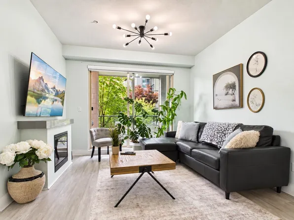 7428 Byrnepark Walk #204, Burnaby, BC V3N 0B4
