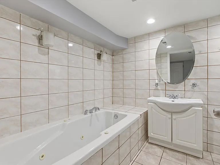 2117 N Humboldt Blvd #G — Photo 8