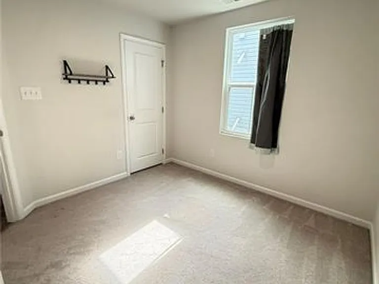 244 Mildred Dr — Photo 10