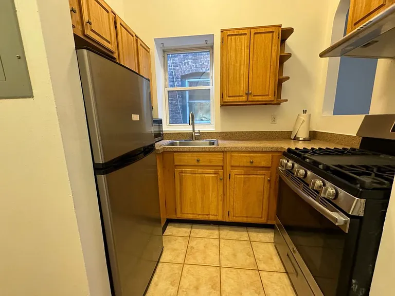 57 Saint Pauls Ave #4R — Photo 8