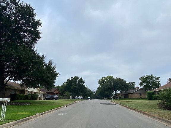 5th image of 7412 Marlborough Dr W