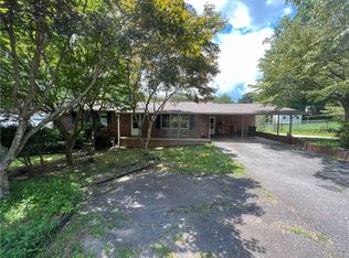 202 Kingsberry Dr, Easley, SC 29642