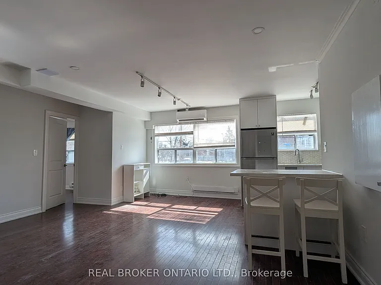 2209 Gerrard St E #2 — Photo 2