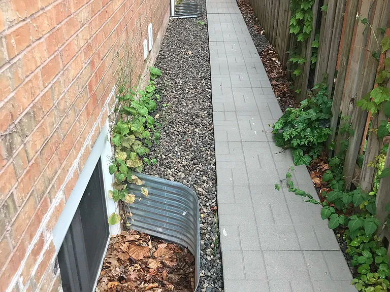 1080 Glenashton Dr #BASEMENT — Photo 9