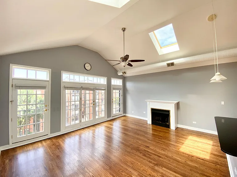 2352 W Harrison St #4 — Photo 5