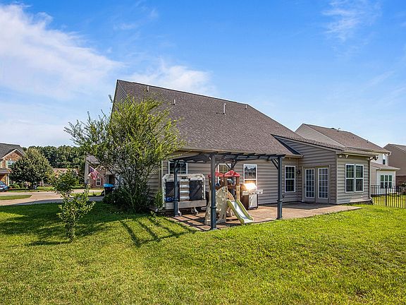 5th image of 1311 Amboress Ln