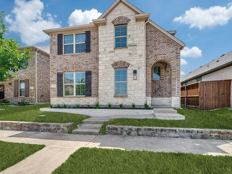 2125 Olivereta Dr — Photo 1