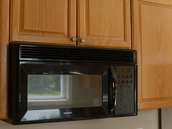 4th image of 602 Glen Ct