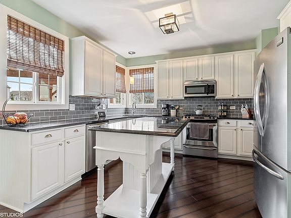 5th image of 2710 Eastview Dr