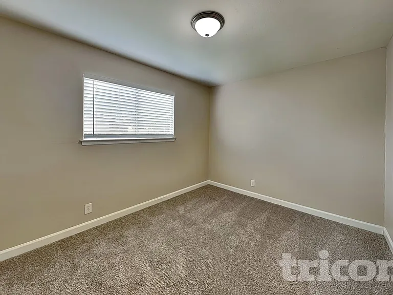 7326 Glen Trl — Photo 12