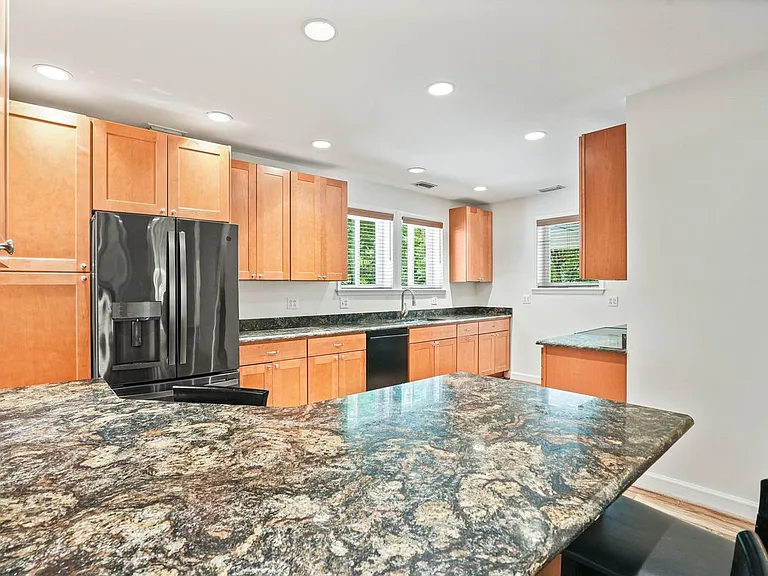 7712 Dolly Dr — Photo 3