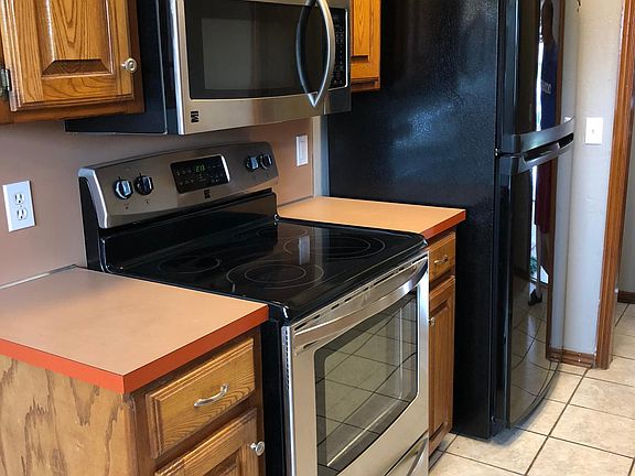 3rd image of 17 SW 141st St