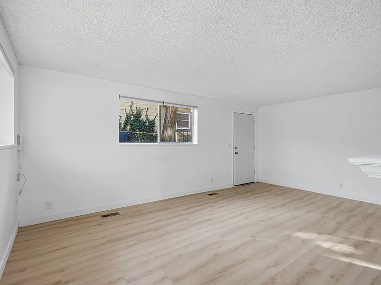 1010 S Windsor St — Photo 19