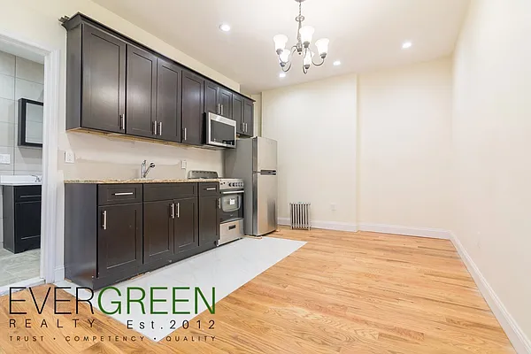 Rented by Evergreen Apartments BK | media 1