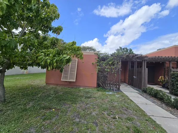 10343 Greenhouse Rd, Pembroke Pines, FL 33026