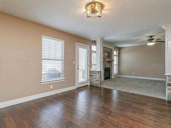 3rd image of 4601 Maple Leaf Dr
