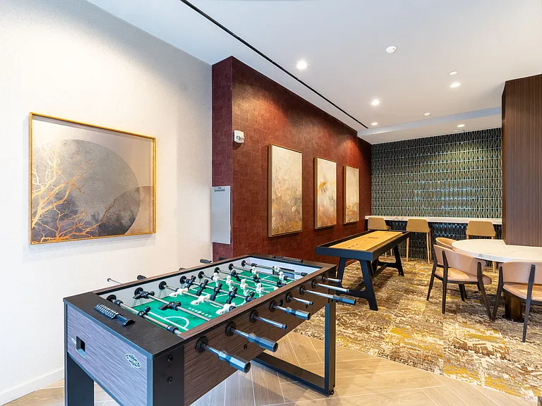 The Clarendon — Photo 10