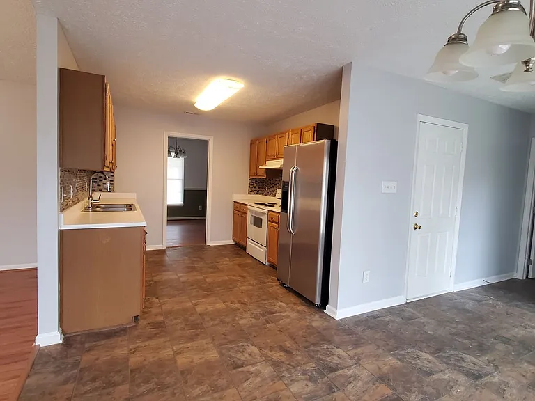 2823 Franzia Dr — Photo 14