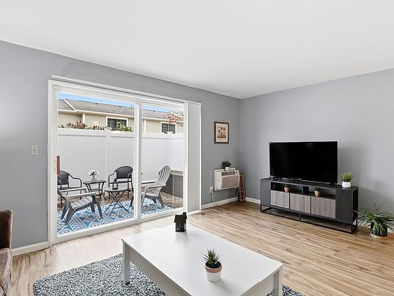 2nd image of 10 Nancy Rd APT 6