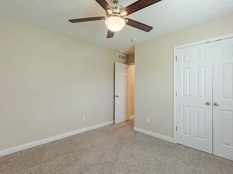 305 Breckinridge Cir — Photo 35