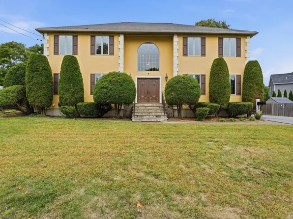 9 Myopia Rd, Stoneham, MA 02180