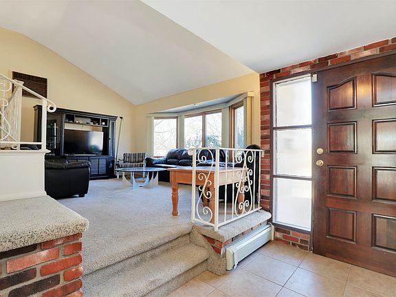 5th image of 8 Wilshire Ln