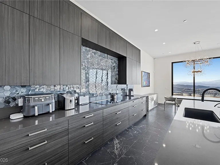 577 Overlook Rim Dr — Photo 5