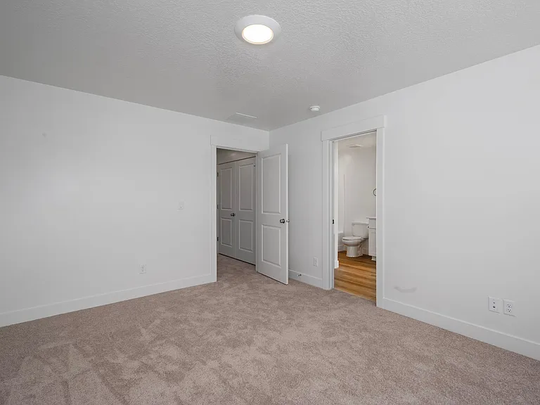 277 W 1150 N — Photo 18