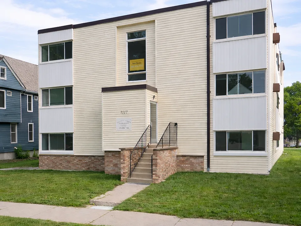 1117 7th St SE