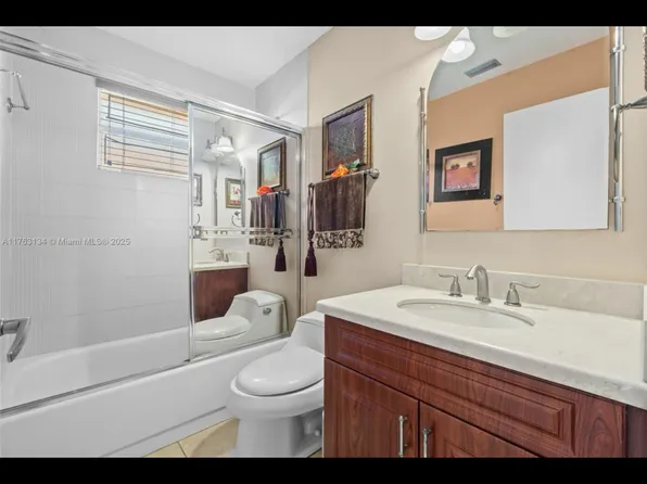 19826 W Lake Dr, Hialeah, FL 33015