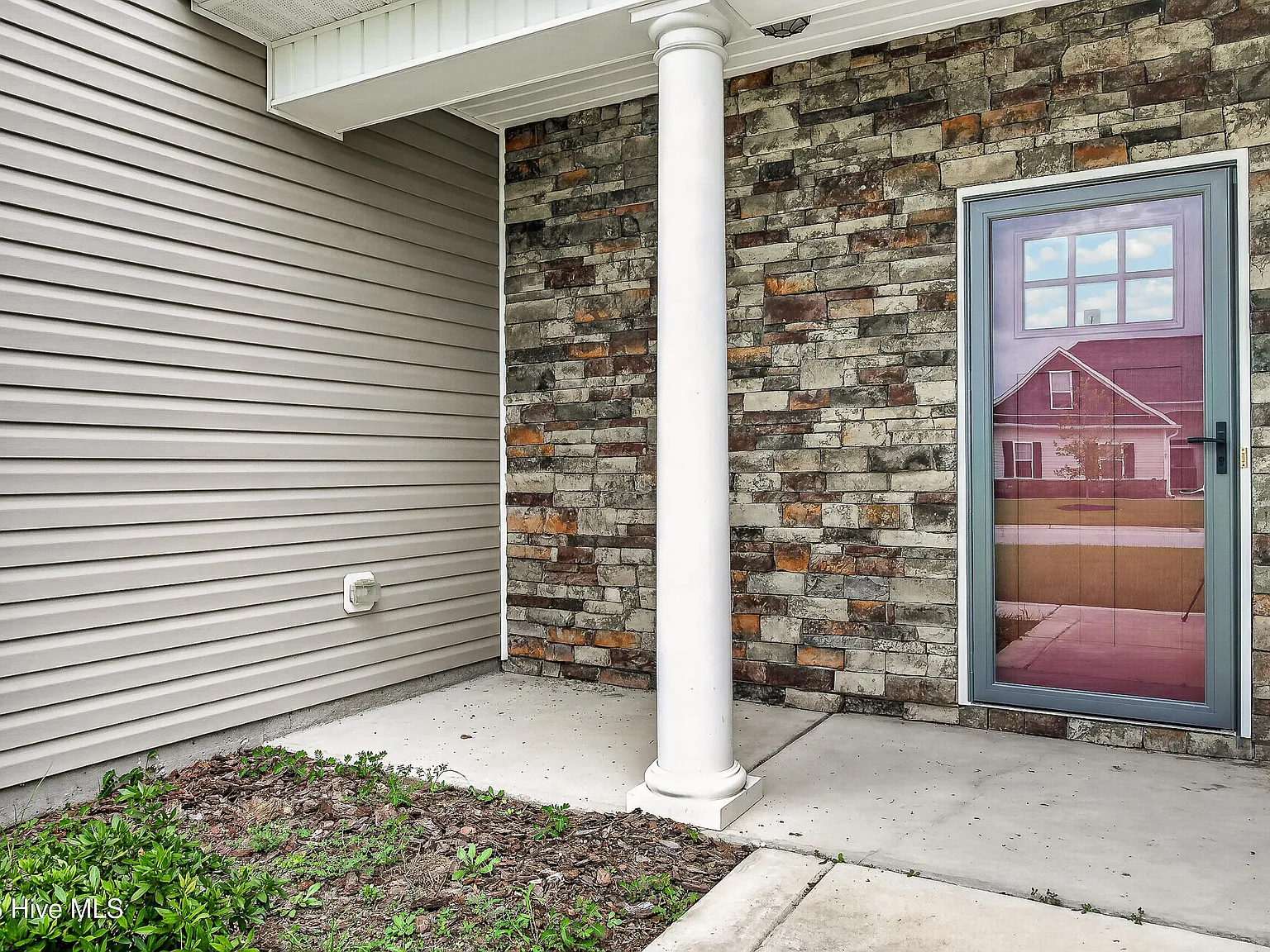 4 bed, 2.5 bath, $2,300 — Photo 4