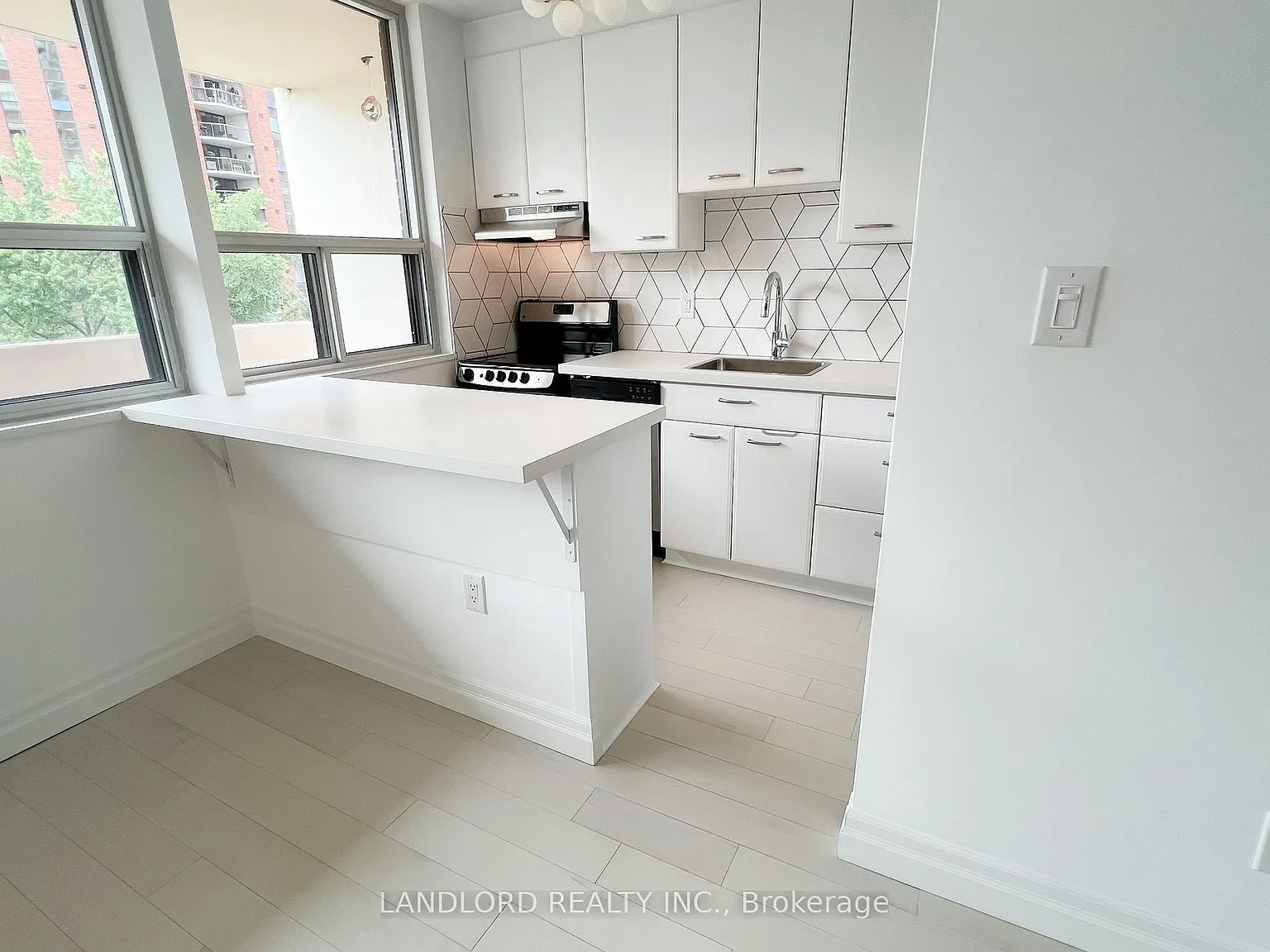 40 Homewood Ave - 811 — Photo 2