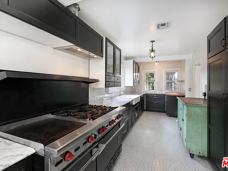 2030 Vine St — Photo 10