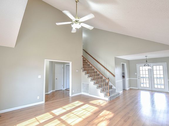 3rd image of 497 Steffi St