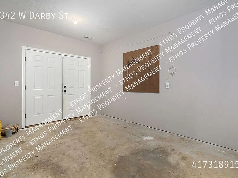 2342 W Darby St — Photo 48